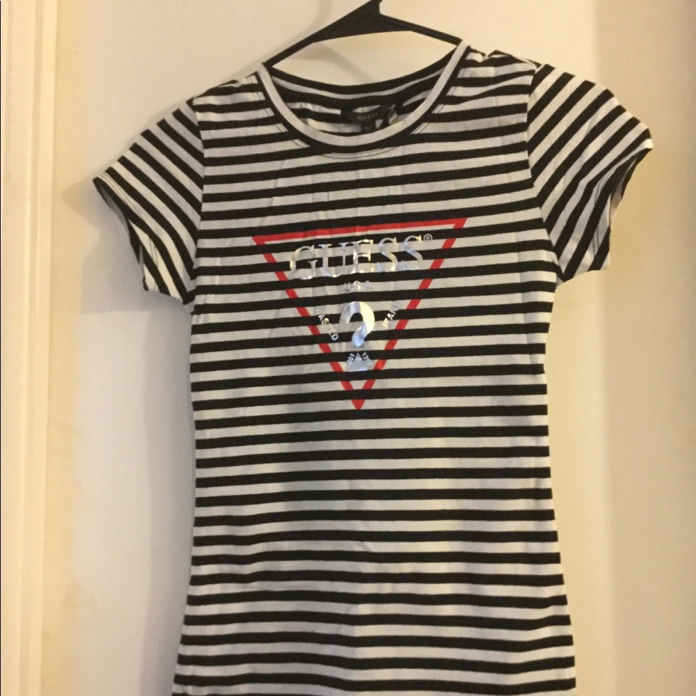 5/$25 for closet items under $15- GUESS T-Shirt